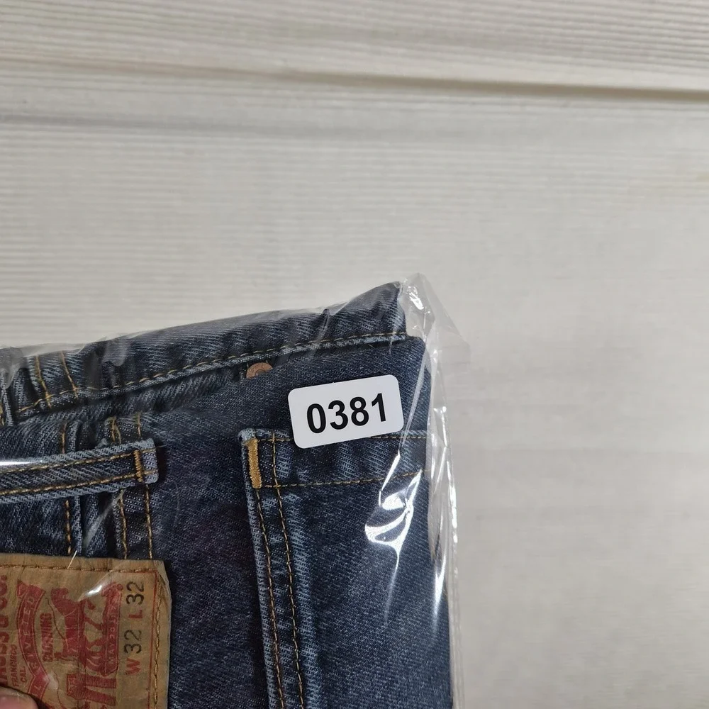 Levi's 505 Men's 32x32 Blue Jeans Regular Fit Straight Leg Medium Wash